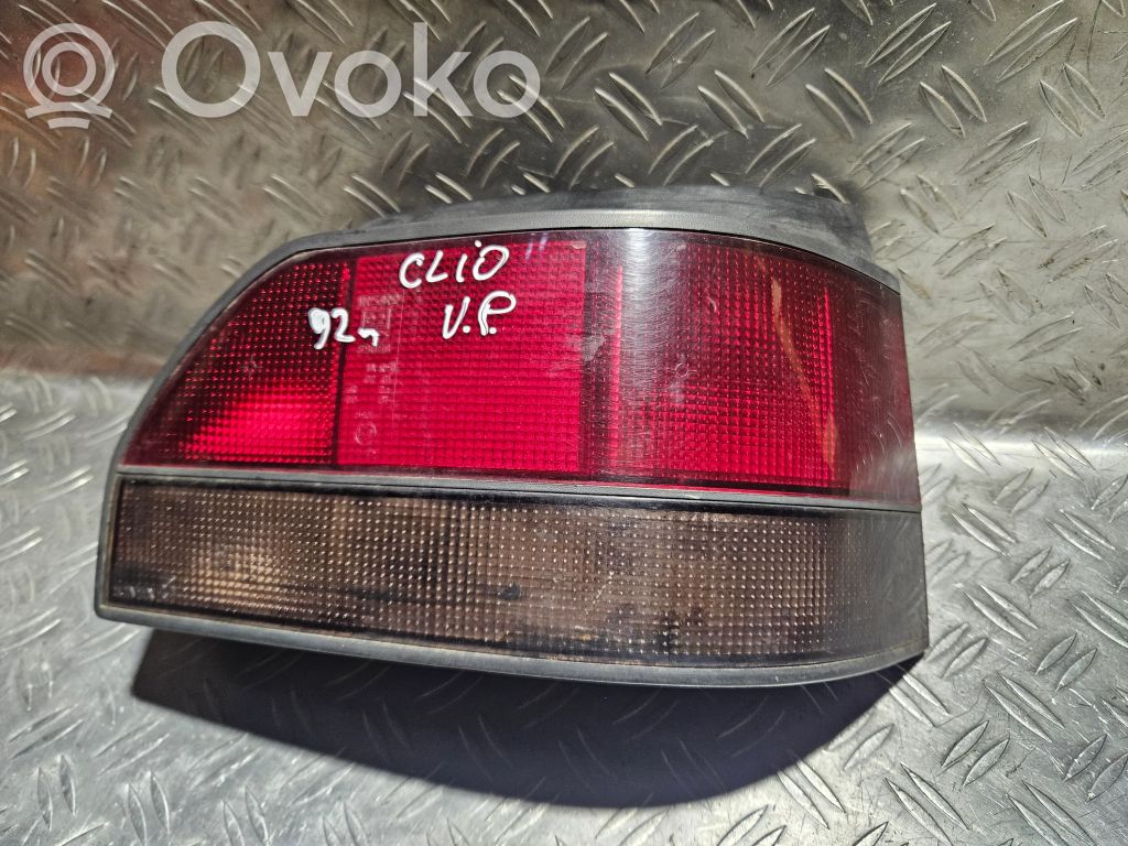 Renault Clio I Aizmugurējais lukturis virsbūvē 