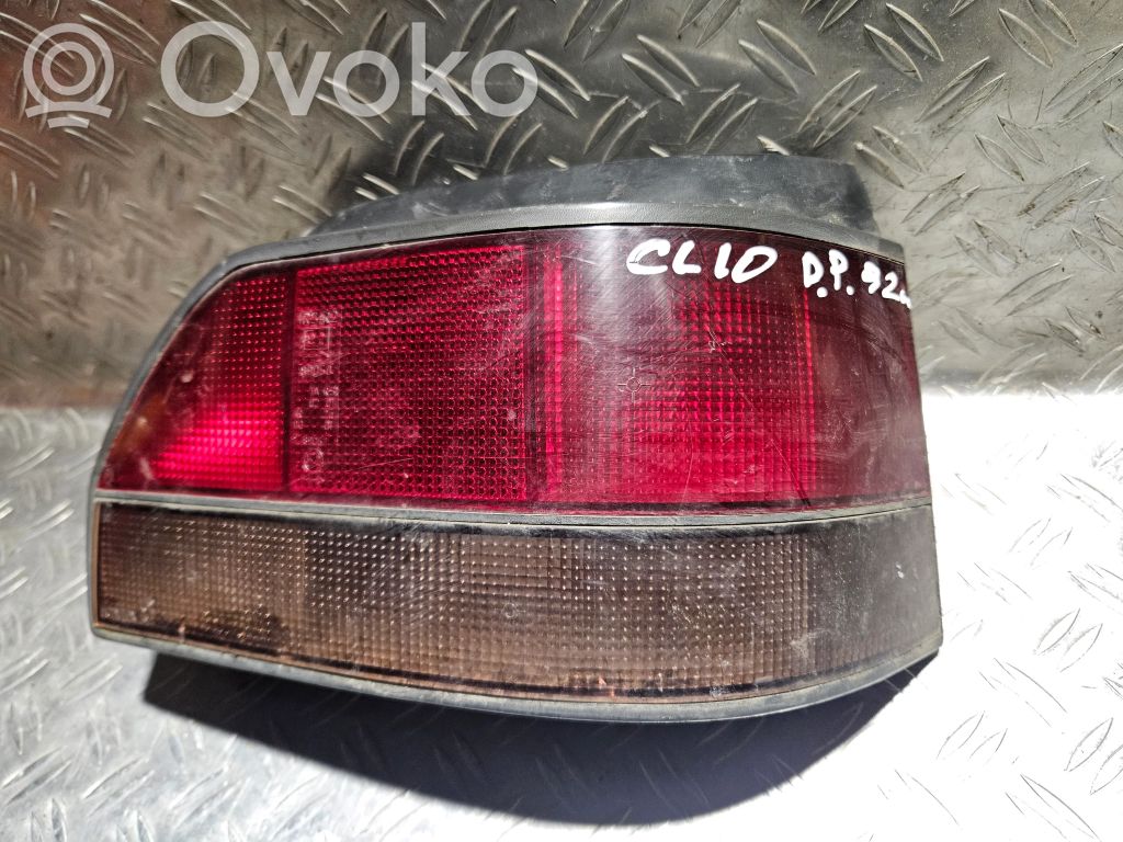 Renault Clio I Aizmugurējais lukturis virsbūvē 