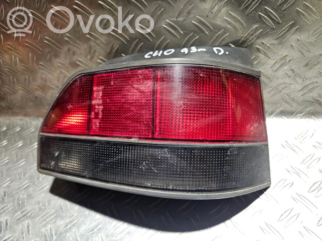 Renault Clio I Aizmugurējais lukturis virsbūvē 