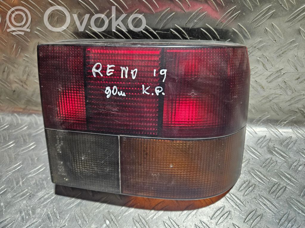 Renault 19 Aizmugurējais lukturis virsbūvē 
