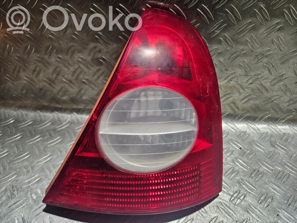 Renault Clio II Aizmugurējais lukturis virsbūvē 
