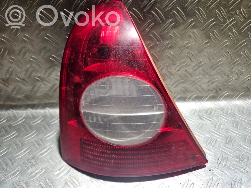 Renault Clio II Aizmugurējais lukturis virsbūvē 