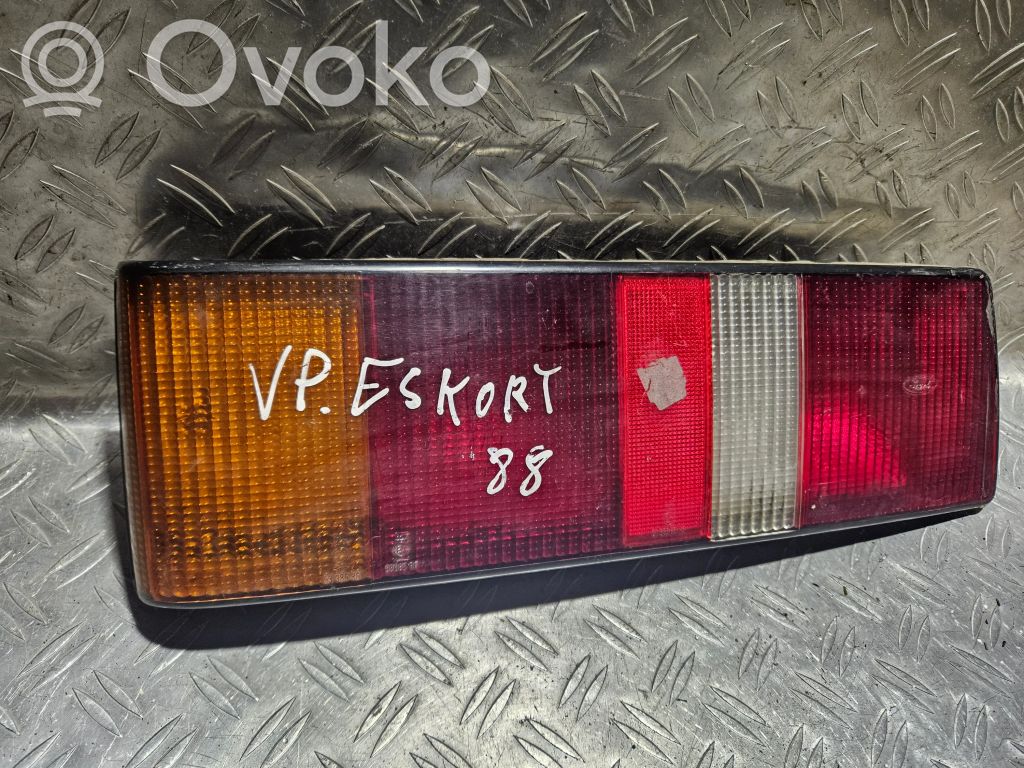 Ford Escort Задний фонарь в кузове 