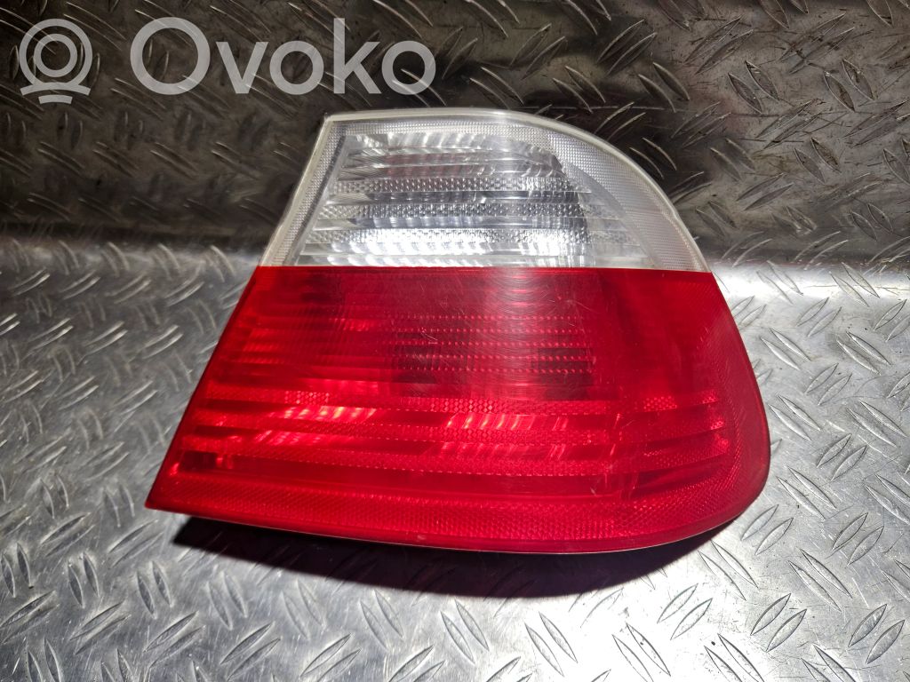 BMW 3 E46 Задний фонарь в кузове 