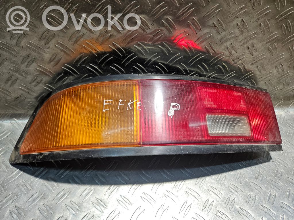 Mazda 323 F Luz trasera/de freno 
