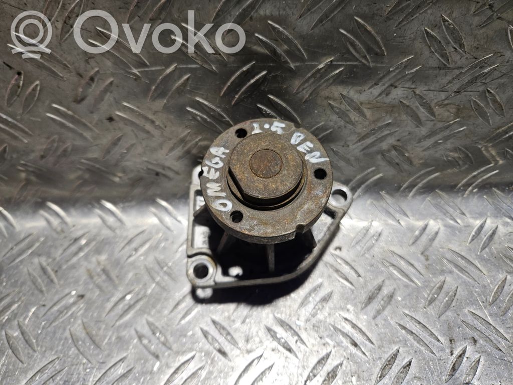 Opel Omega B1 Water pump 