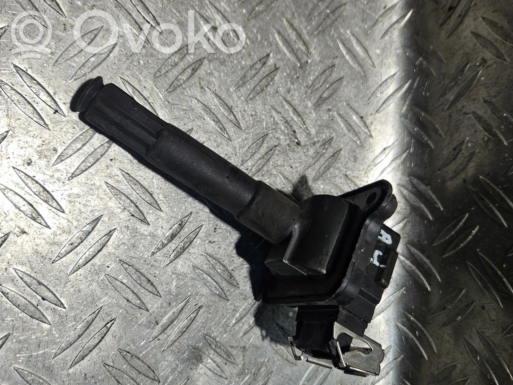 Audi A4 S4 B5 8D Cewka zapłonowa wysokiego napięcia 