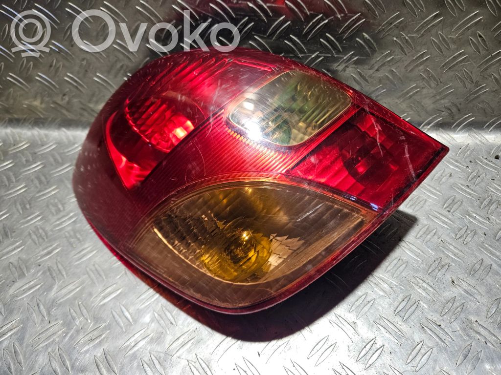 Toyota Corolla Verso E121 Lampa tylna 