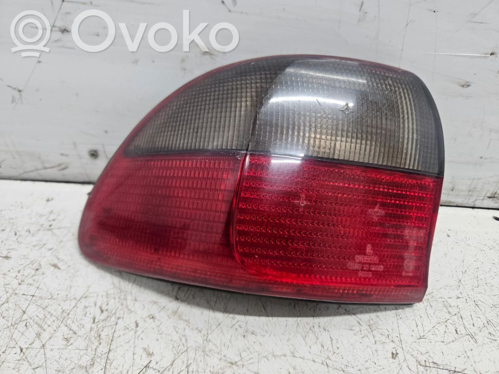 Opel Omega B1 Aizmugurējais lukturis virsbūvē 