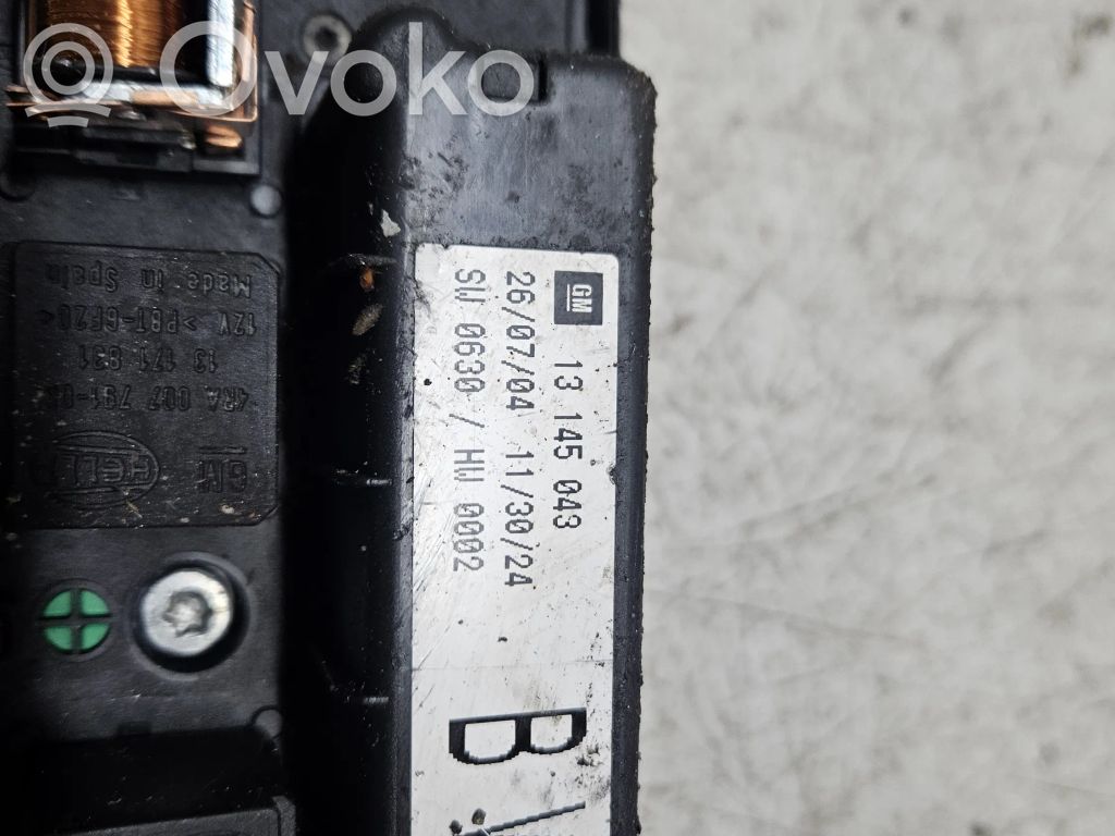 Opel Astra H Fuse module 