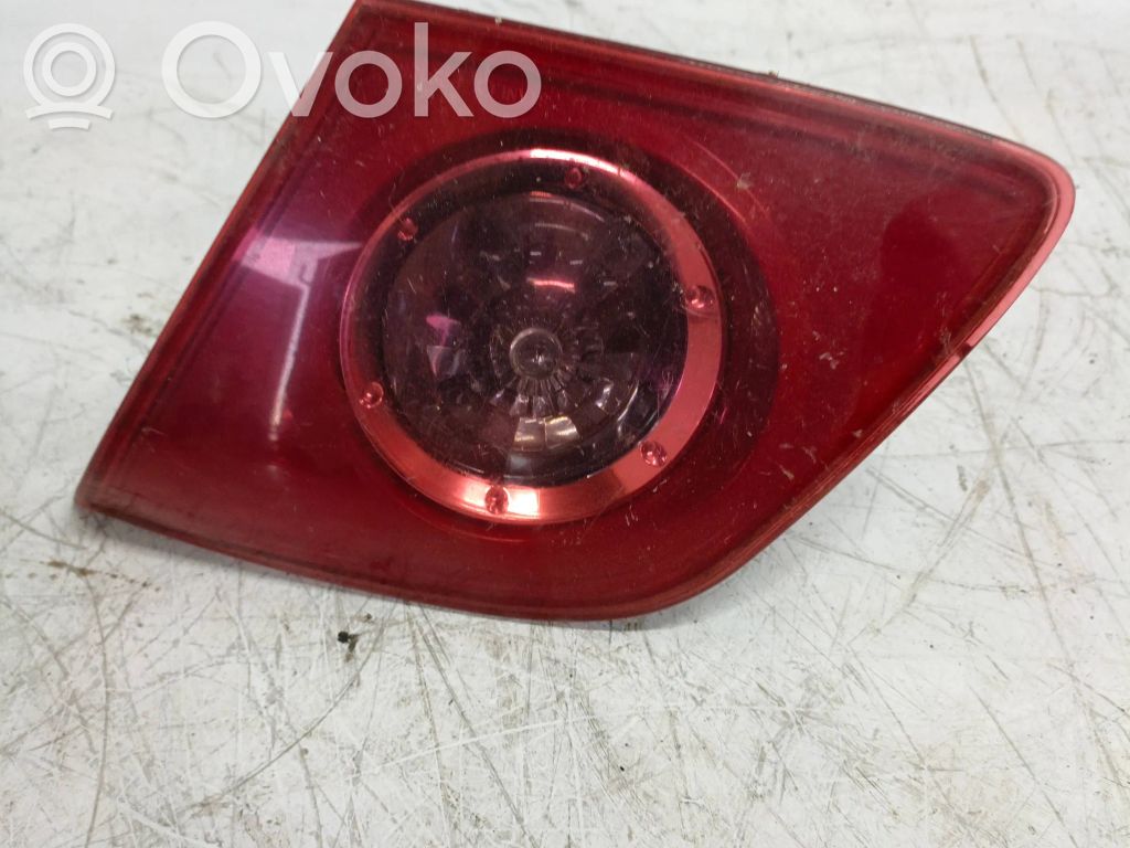 Mazda 3 I Galinis žibintas dangtyje 