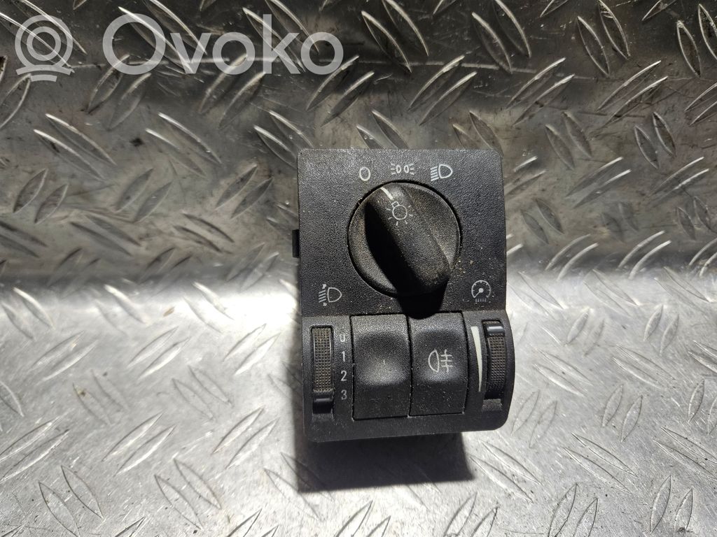 Opel Astra G Light switch 