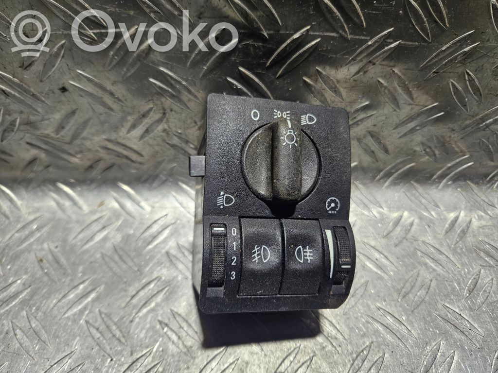 Opel Zafira A Interruptor de luz 