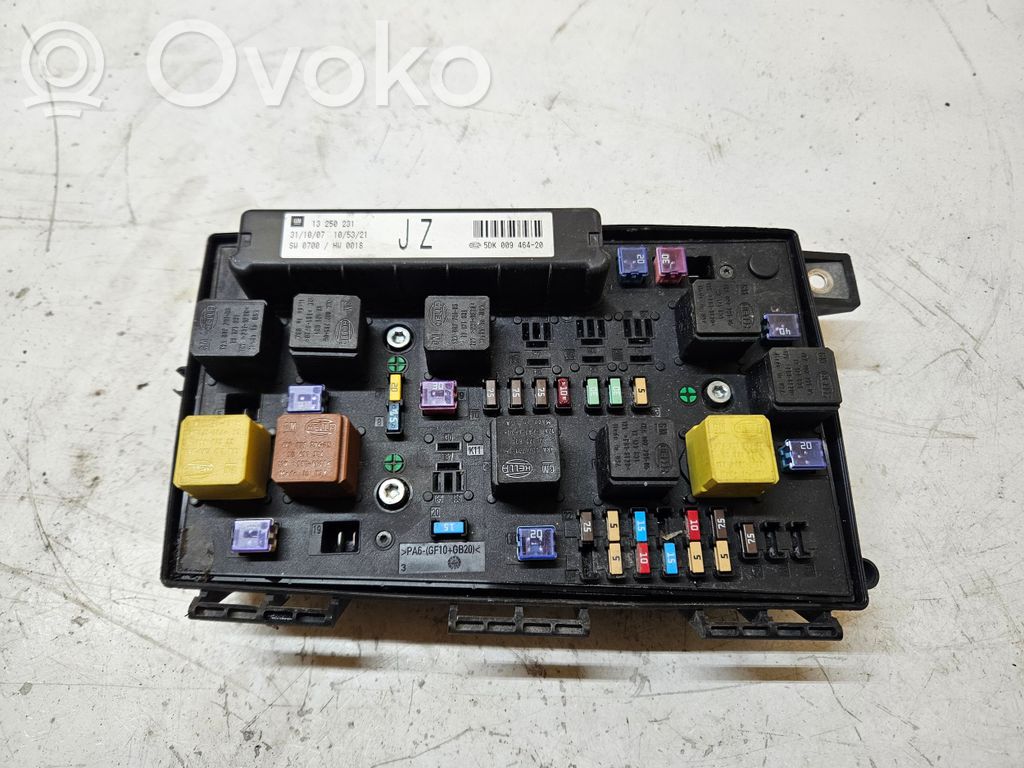 Opel Astra H Módulo de fusible 
