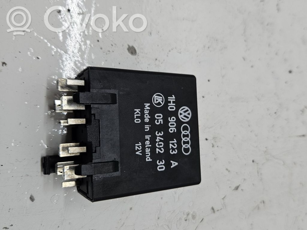 Audi 80 90 S2 B4 Muu rele 