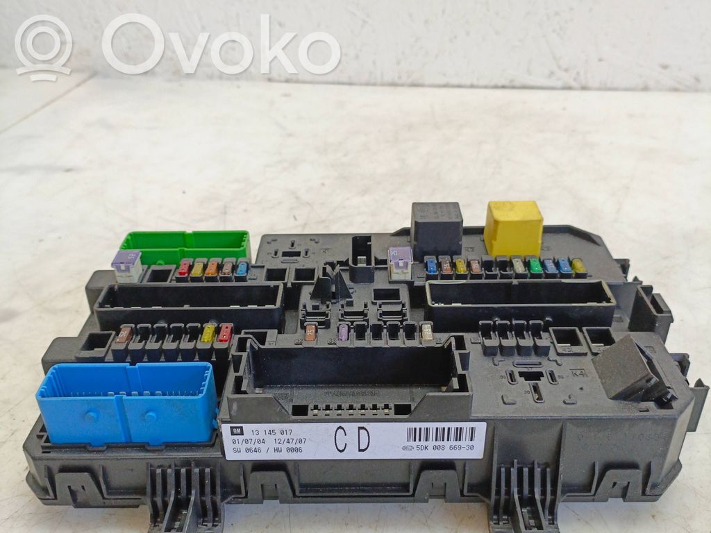 Opel Astra H Fuse module 