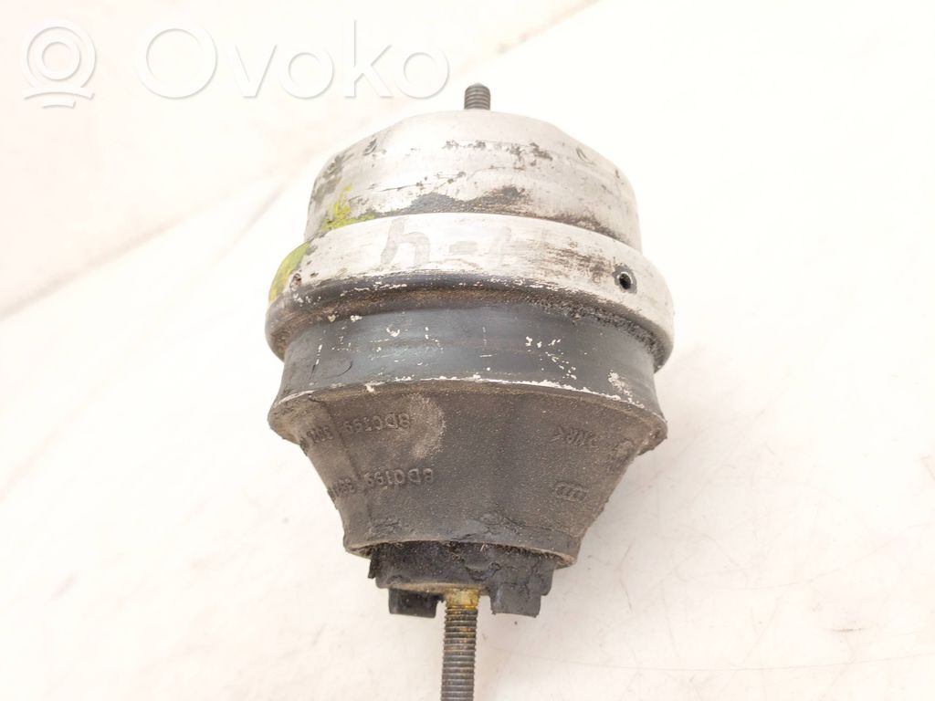 Audi A4 S4 B5 8D Engine mount bracket 