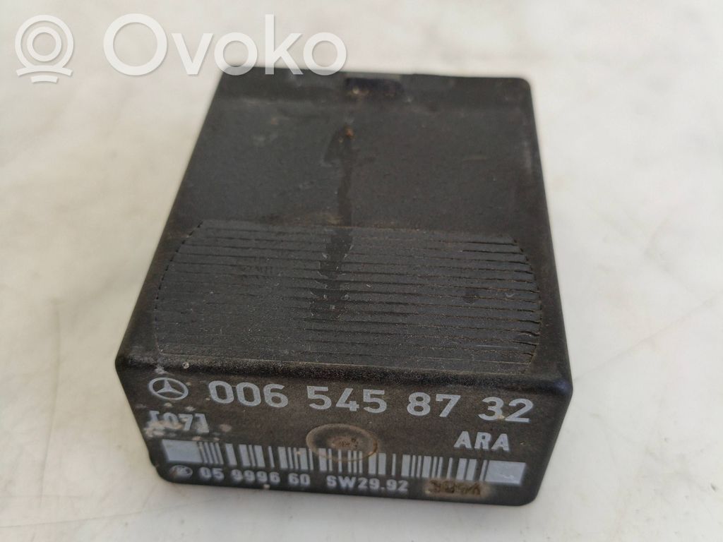 Mercedes-Benz E W124 Fuel pump relay 