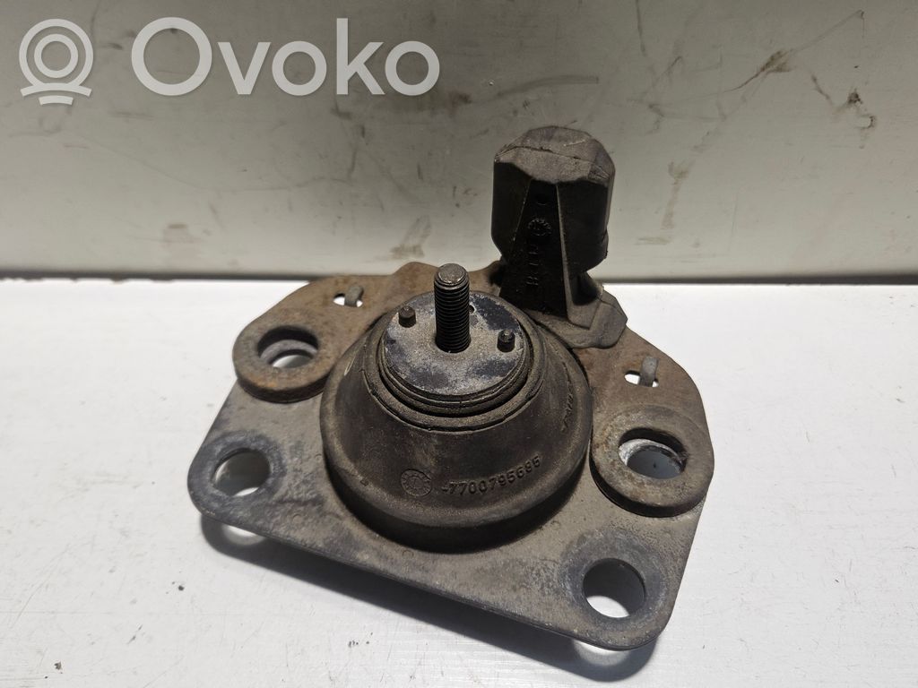 Renault Clio I Engine mount bracket 