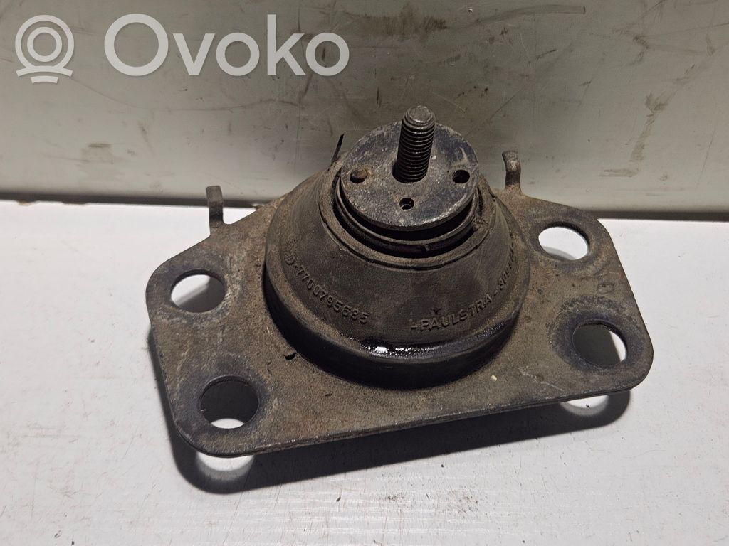 Renault Clio I Engine mount bracket 