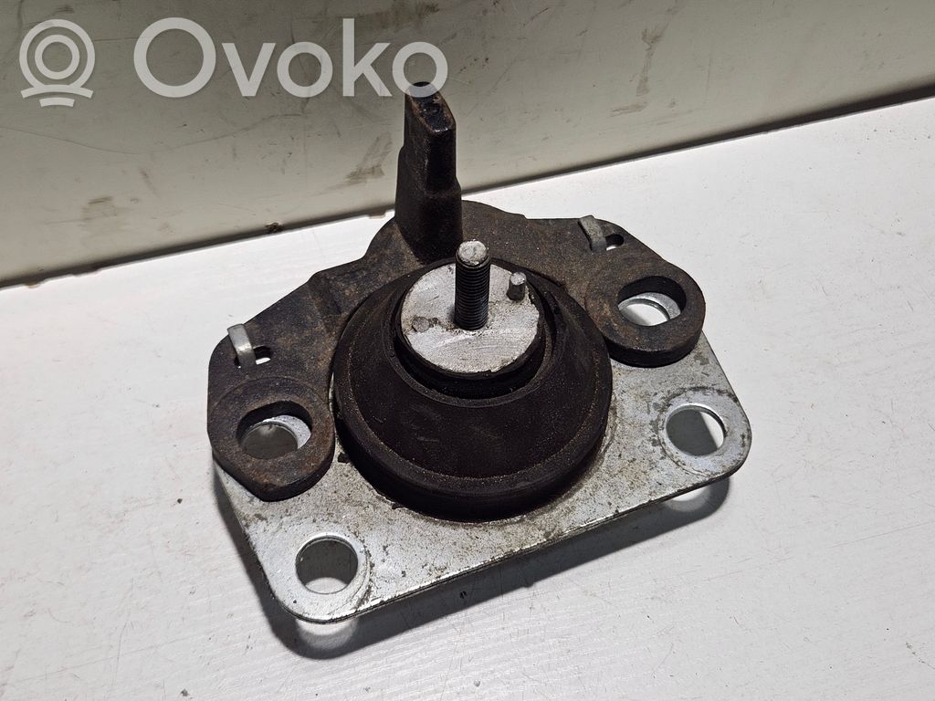 Renault Clio I Engine mount bracket 