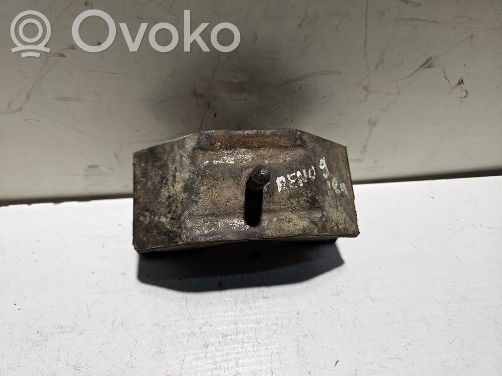 Renault 9 Engine mount bracket 