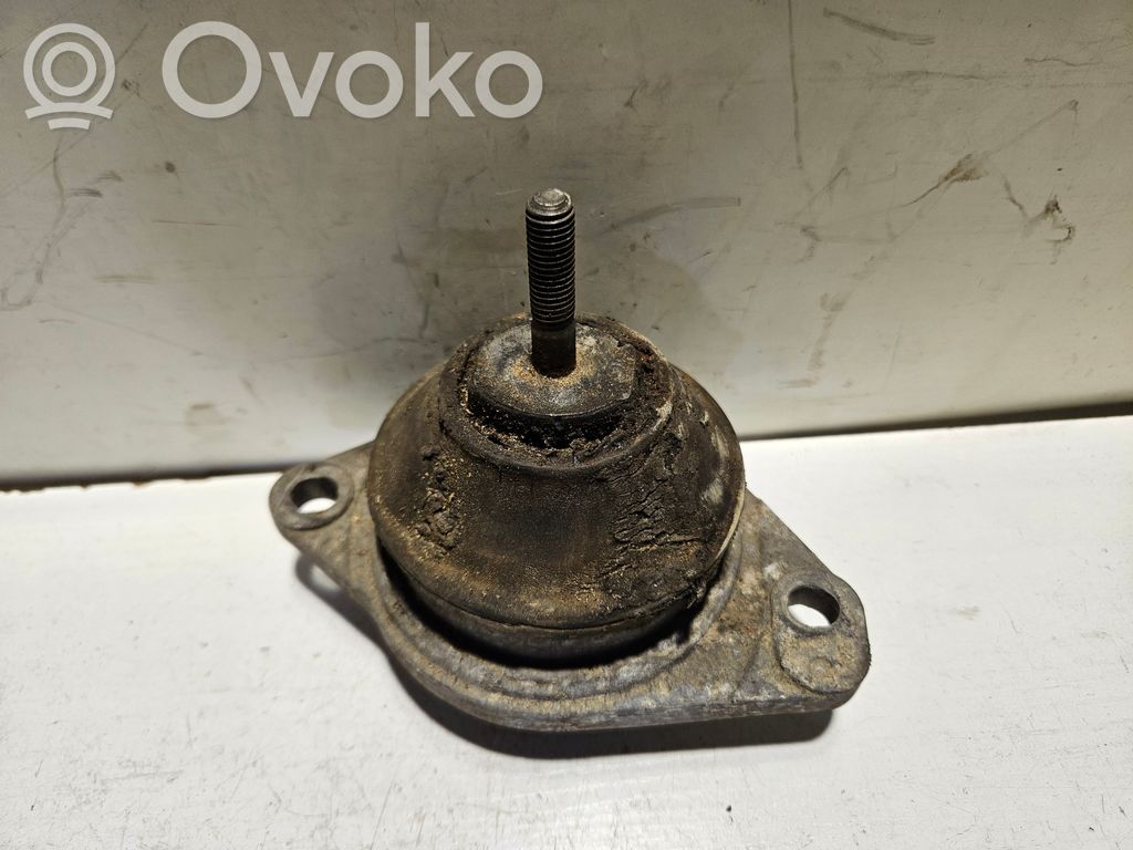 Audi 80 90 S2 B4 Engine mount bracket 