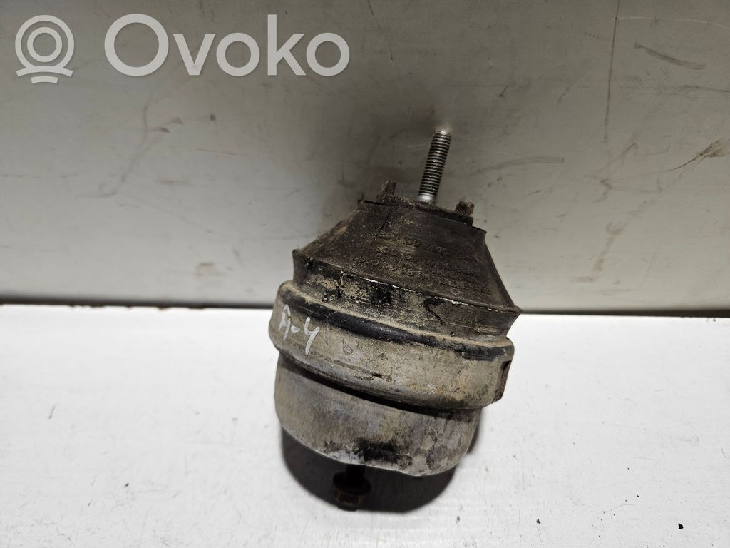 Audi A4 S4 B5 8D Engine mount bracket 