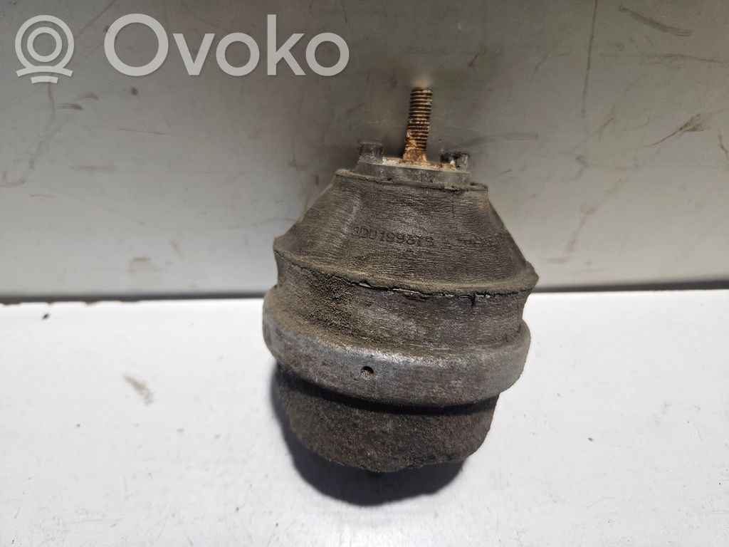 Audi A4 S4 B5 8D Engine mount bracket 