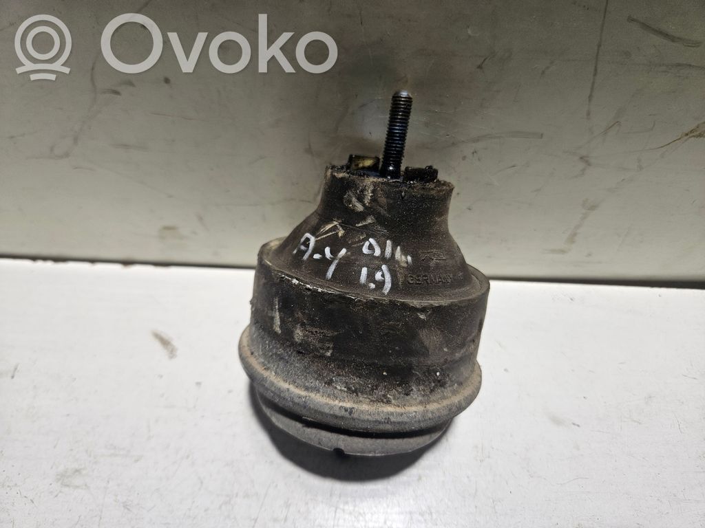 Engine mount bracket   8D0199379AC