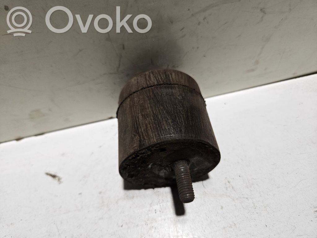 BMW 5 E34 Engine mount bracket 