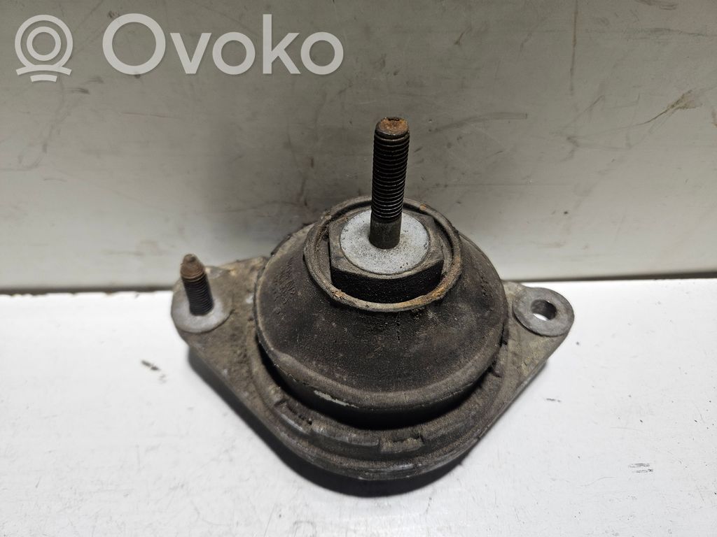 Audi 80 90 S2 B4 Engine mount bracket 