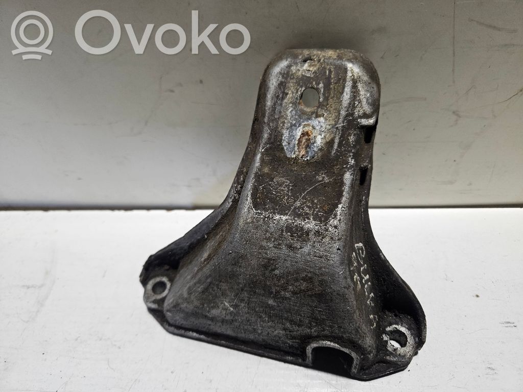 Audi 80 90 B3 Engine mounting bracket 