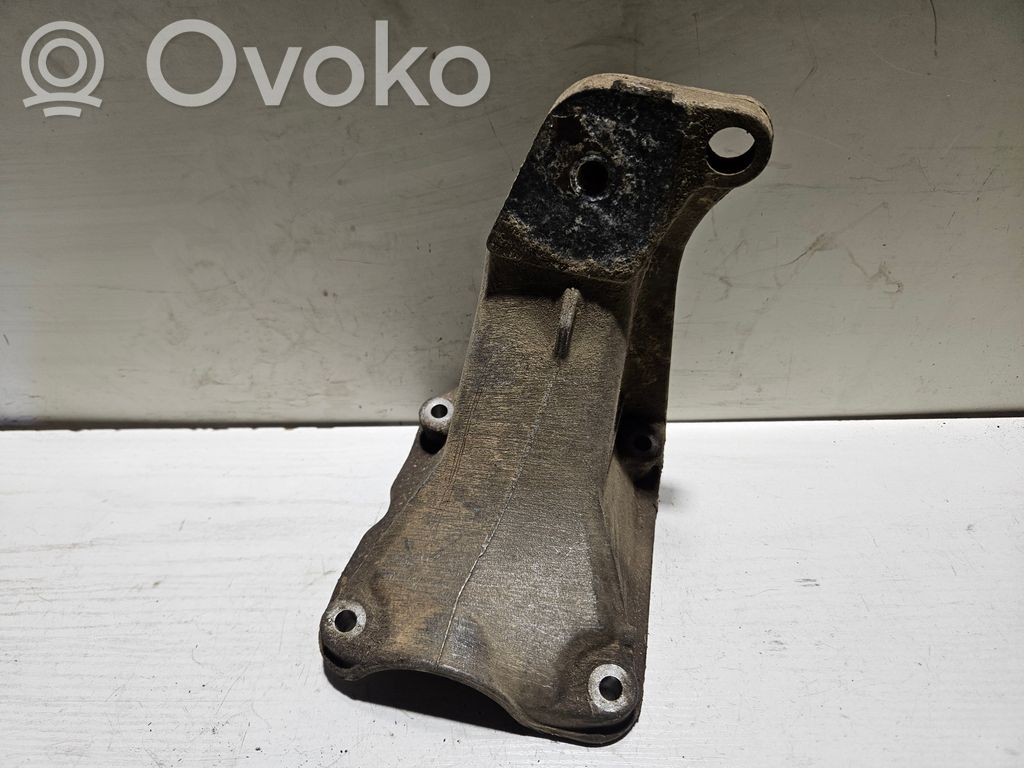 Volkswagen Caddy Gearbox mounting bracket 