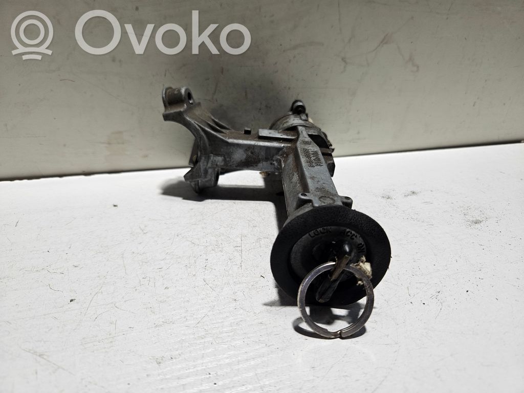 Toyota Corolla E90 Užvedimo spynelė 