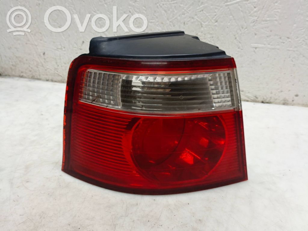 KIA Carens I Galinis žibintas kėbule 