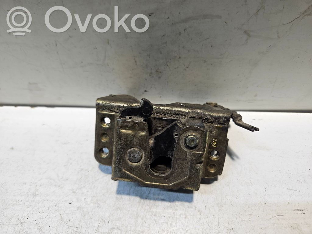 Opel Kadett E Takaoven lukko 
