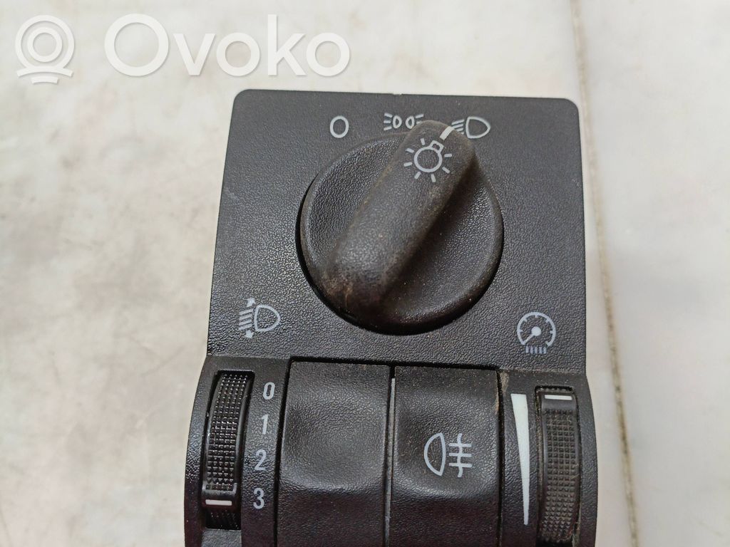 Opel Astra G Light switch 