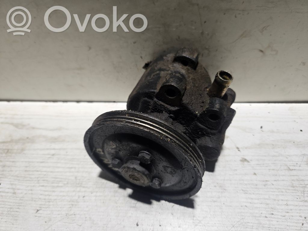 Renault Megane I Ohjaustehostimen pumppu 
