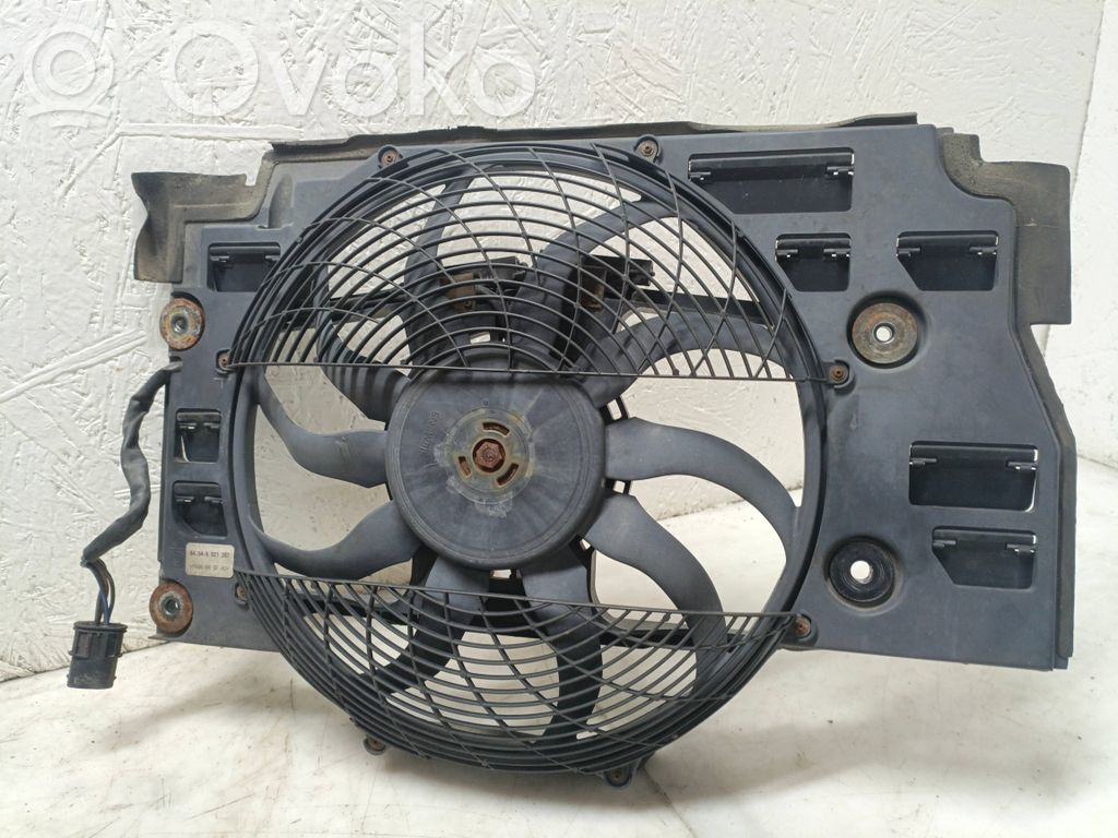 BMW 5 E39 Elektrisks radiatoru ventilators 