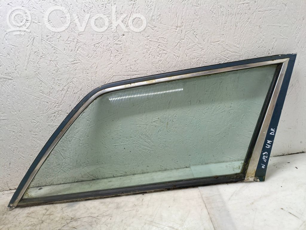 Mercedes-Benz W123 Szyba karoseryjna tylna 
