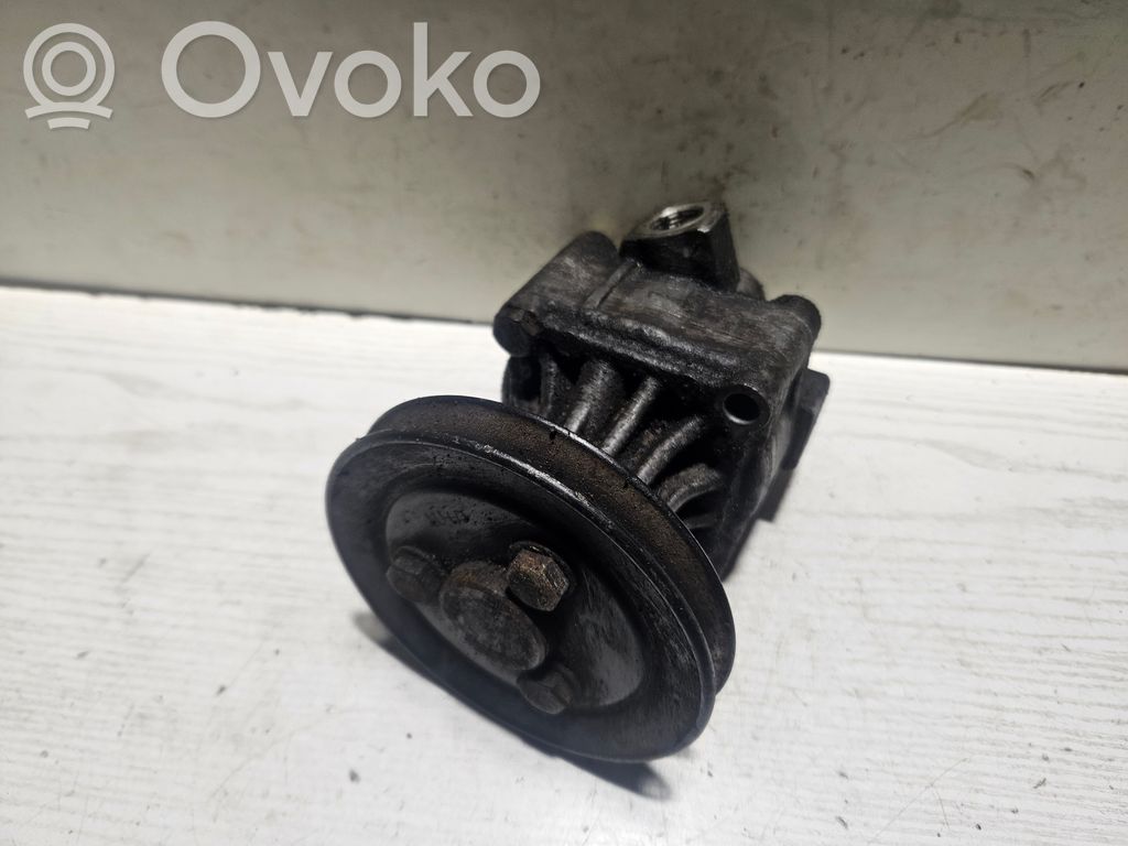 BMW 5 E34 Ohjaustehostimen pumppu 