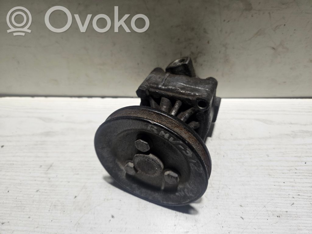BMW 5 E34 Power steering pump 