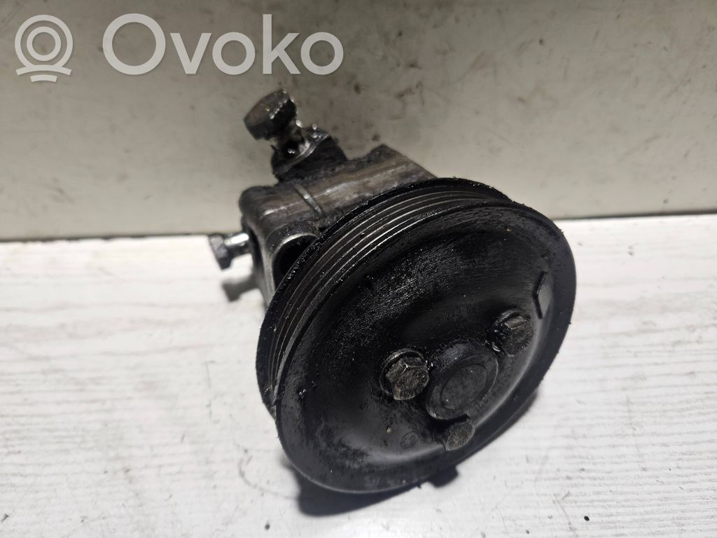 Opel Omega B1 Power steering pump 