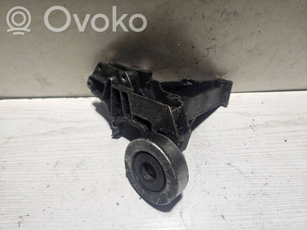 BMW 5 E39 Engine mounting bracket 