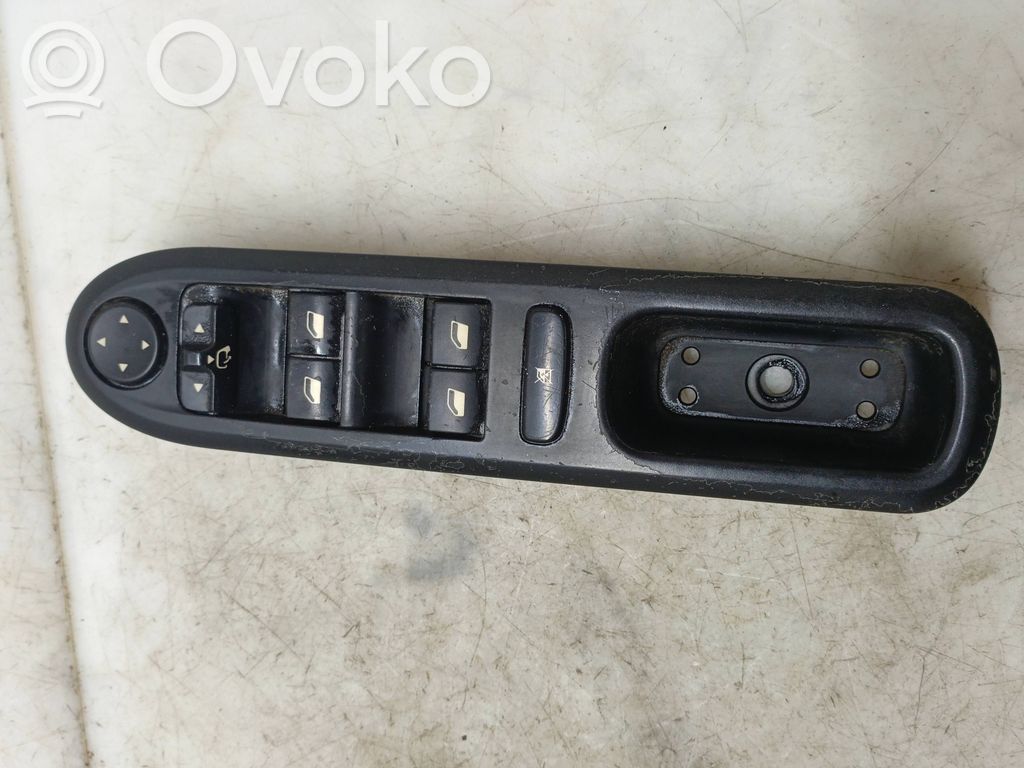 Peugeot 307 Electric window control switch 