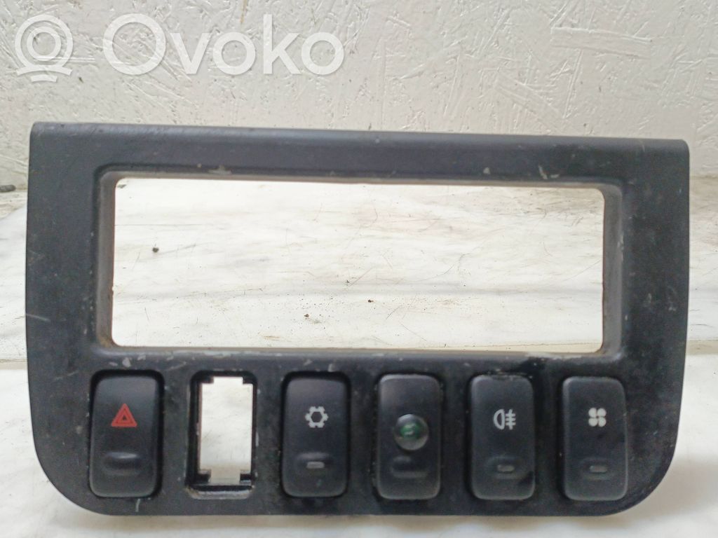 Peugeot 406 Hazard light switch 