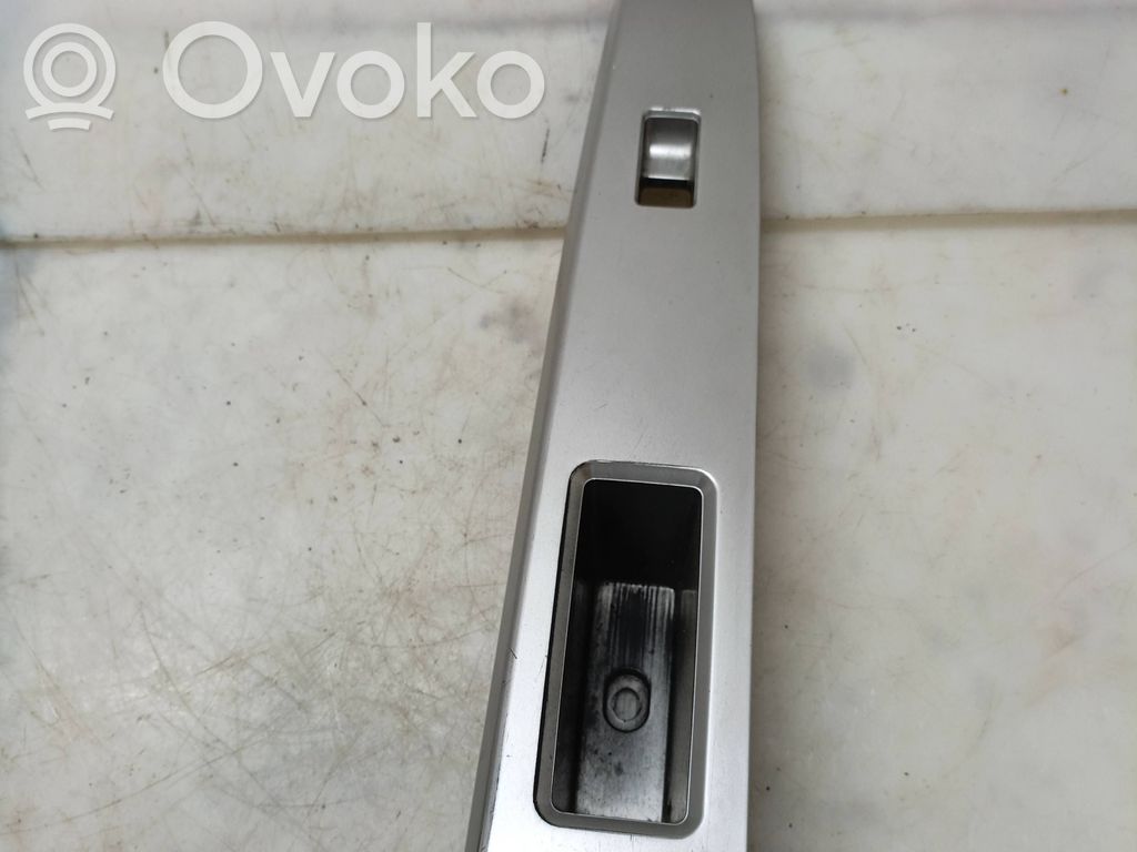 Mazda 5 Front door interior handle trim 