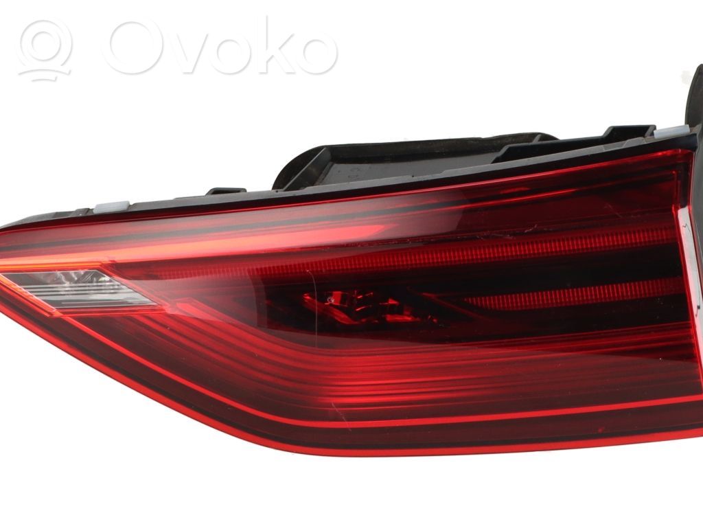 Volkswagen Golf VIII Lampy tylnej klapy bagażnika 