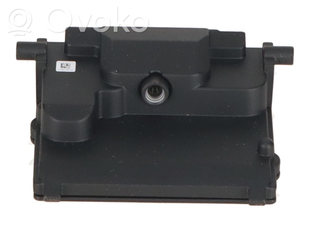 Windshield/windscreen camera   2826928